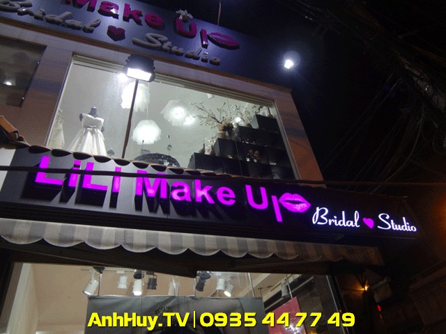 Bảng hiệu makeup đẹp và thu hút khách hàng 0905755597